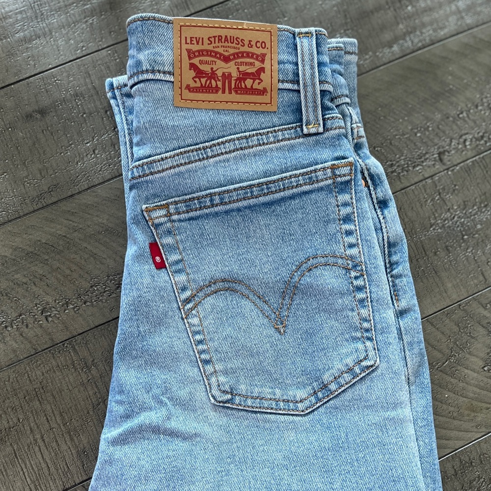 Levi’s Wedgie Straight Fit Jeans – Size 24